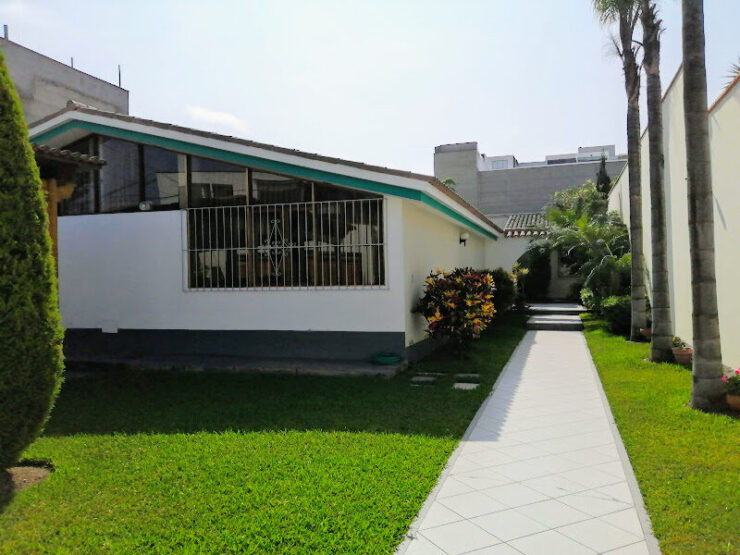 VENDO, Casa Espectacular en Batallón Libres de Trujillo, Surco (casa de 1 piso, con piscina)