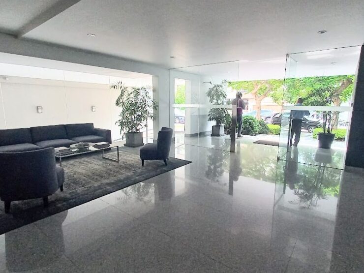 VENDO, Dpto en Los Laureles 383, primer piso, San Isidro (3 dorm, terraza, 3 estacionamientos)