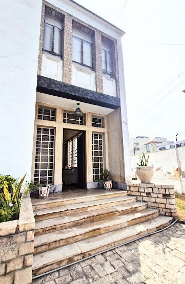 VENDO, CASA como Terreno 549mts. en esquina calle Juan Dellepiani c/Gnral. Pezet San Isidro
